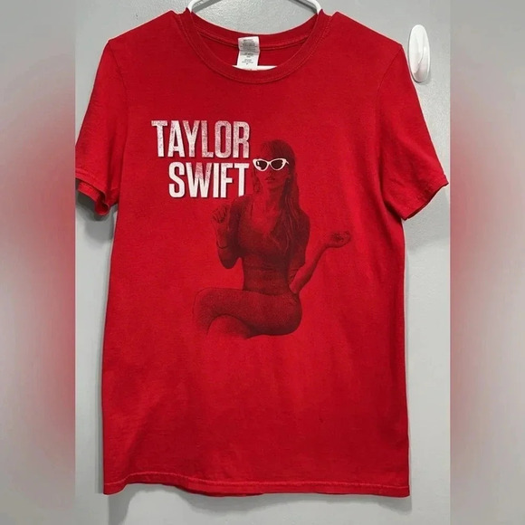 2013 Taylor Swift International Red Tour Concert Gildan T-Shirt SM - Picture 4 of 15